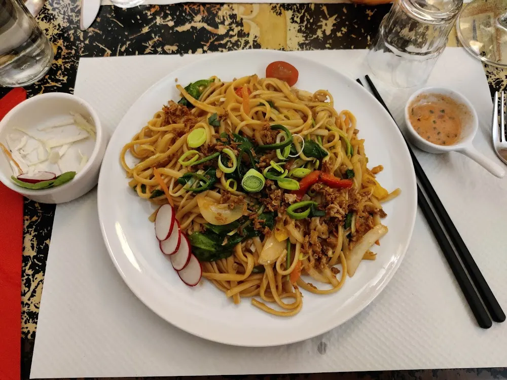 Chowmeins Nouille Sautée ཐུག་པ་བསྔོས་མ